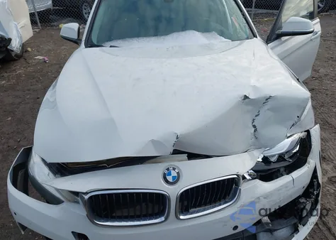 2016 BMW 320I z USA, uszkodzony, nr VIN WBA8E1G5XGNU12450